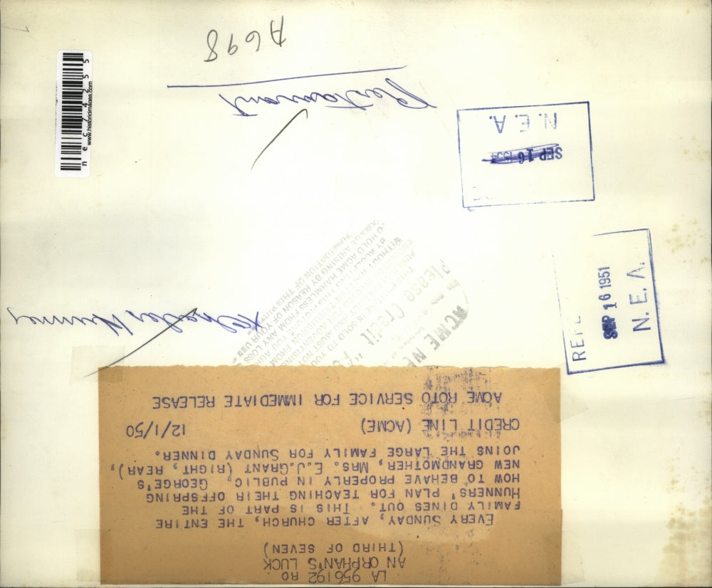 1950 Press Photo Charles Hunner takes the entire family to dinner after church