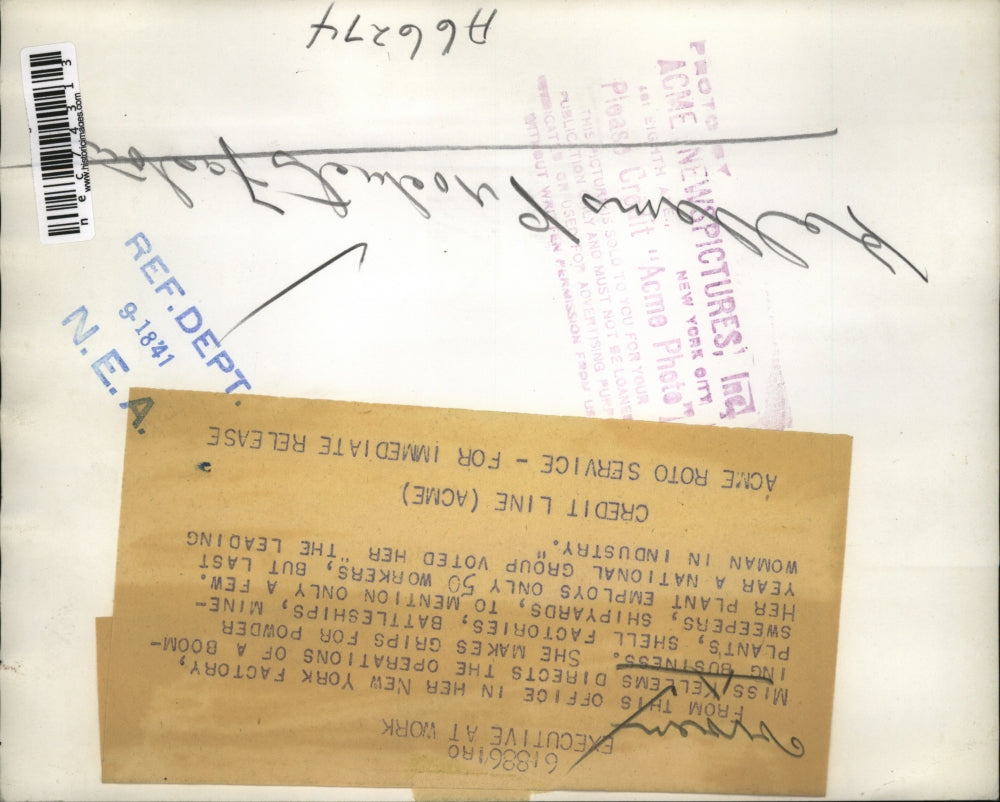 1941 Press Photo Miss Kellems in her NYC office with some workers