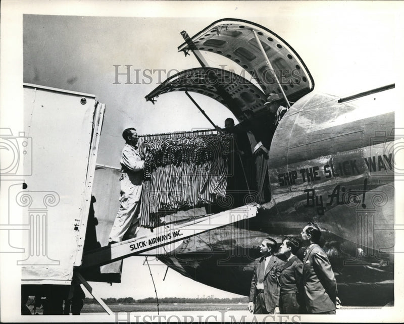 Load image into Gallery viewer, 1946 Press Photo shipment of dresses from New York arrive in Kansas City via air
