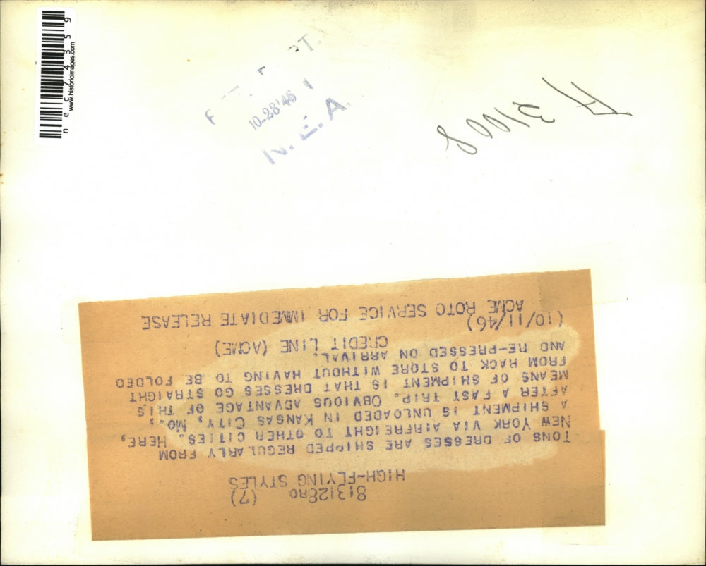 1946 Press Photo shipment of dresses from New York arrive in Kansas City via air