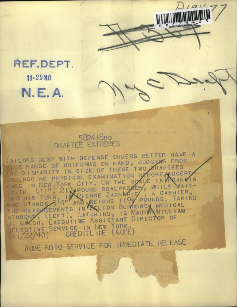 1940 Press Photo P Zacharie, B Burrows at exam for service, Maj Wm Walsh & Dr