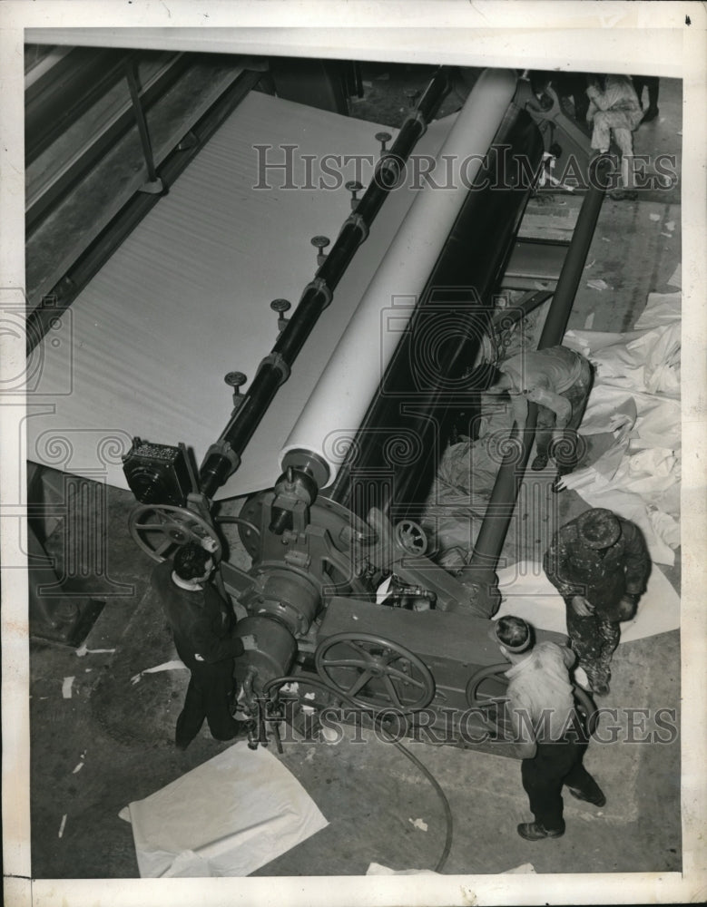 1940 Press Photo st roll of paper from Souther Pine at a production facility