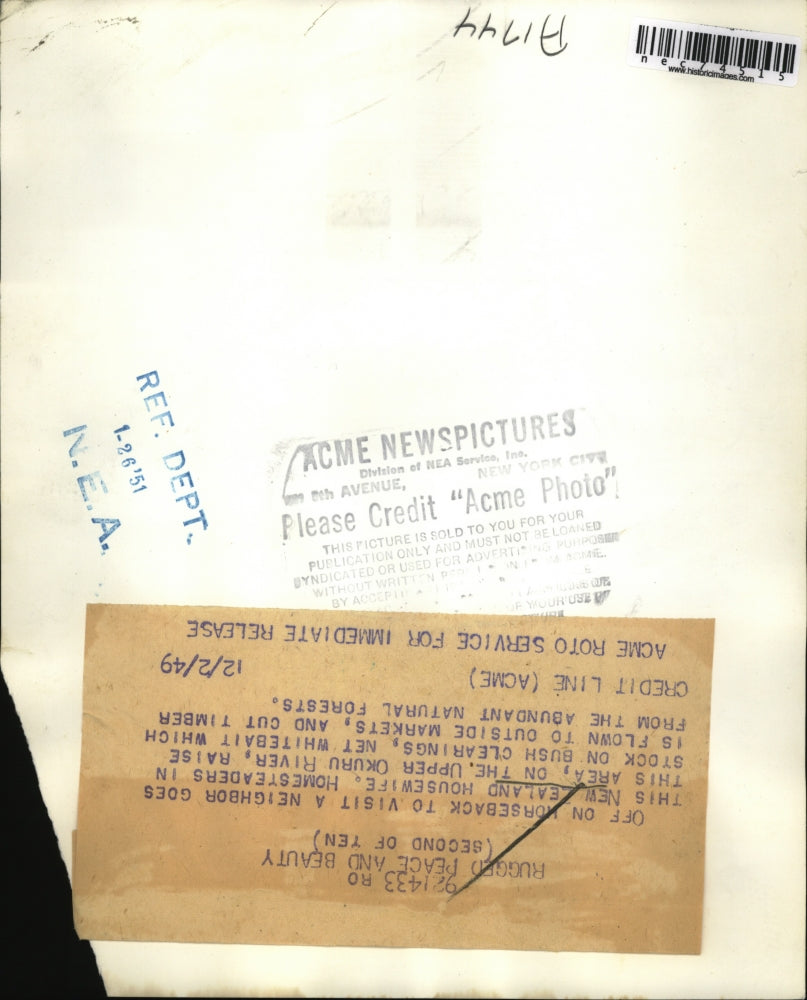 1949 Press Photo New Zealand housewife visits friend on horseback - nec74515