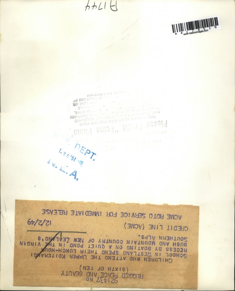 1949 Press Photo New Zealand kids boating on a pond