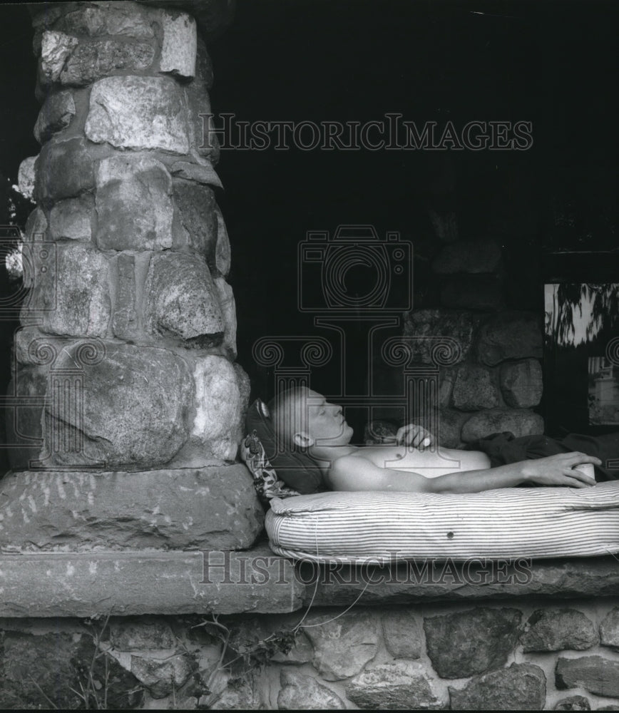 1966 Press Photo A monk meditates at a Buddhist retreat