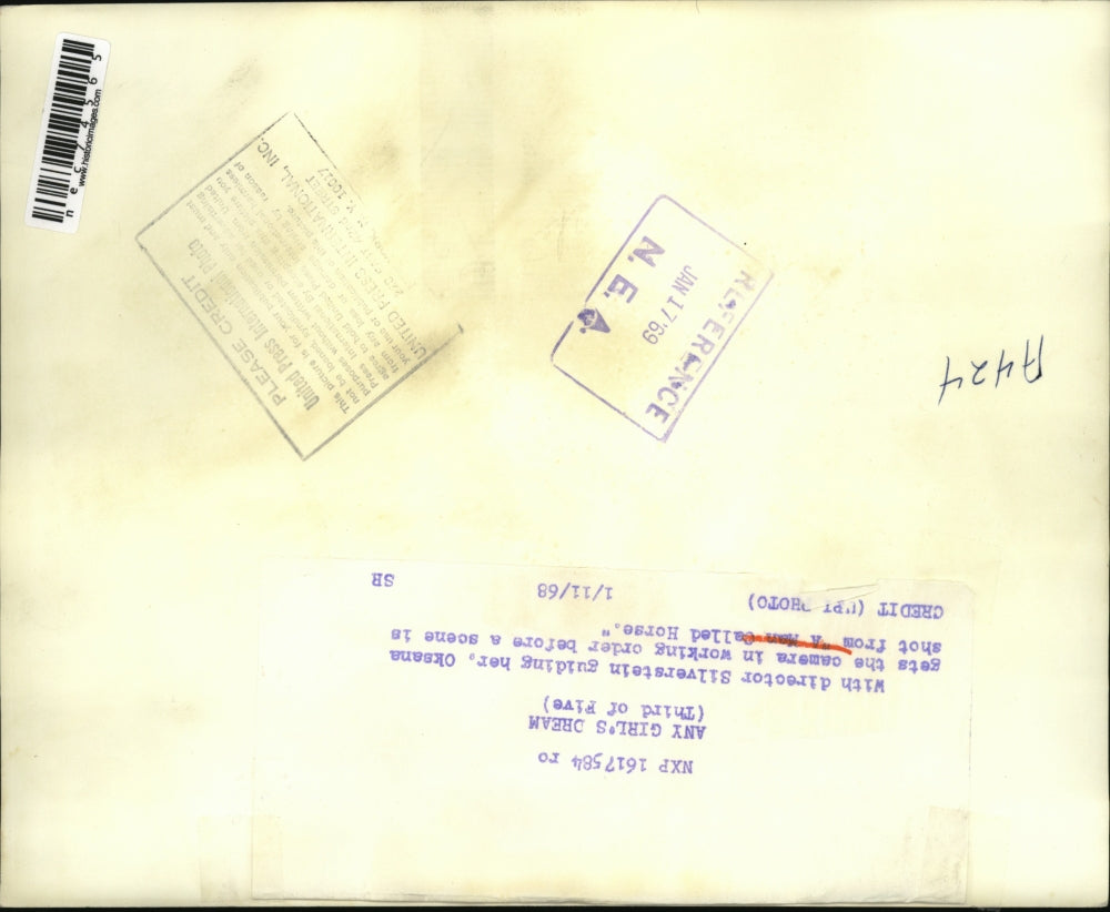 1968 Press Photo Director Silverstein for scene in A Man Called Horse