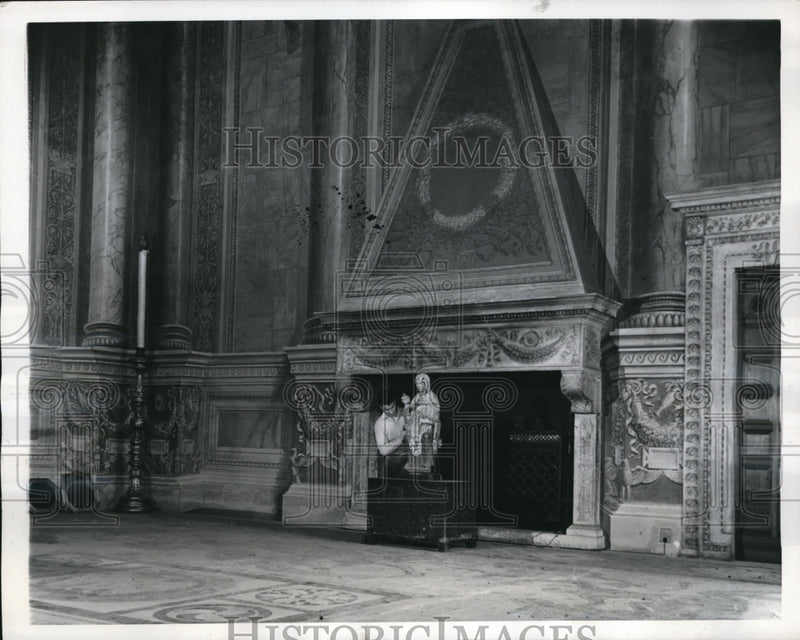 Load image into Gallery viewer, 1946 Press Photo Sala room of Il Duce is restored to splendor of old
