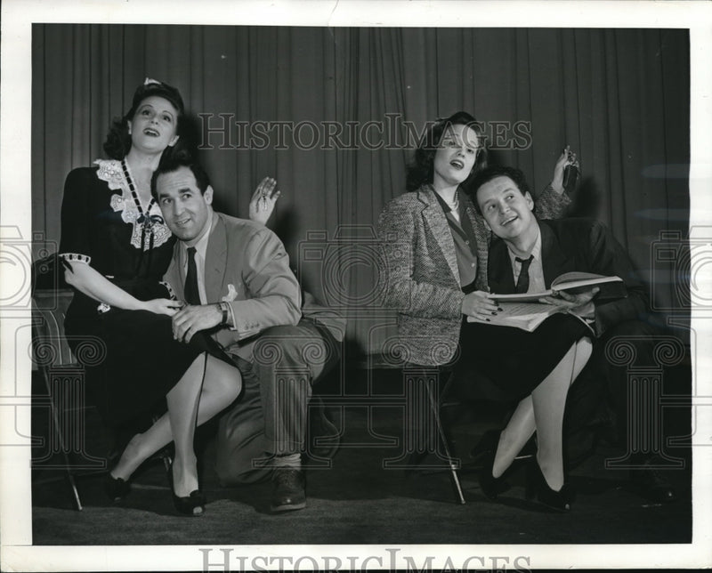 Load image into Gallery viewer, 1942 Press Photo Phila, Pa Opera cast, D Sarnoff,R DeNeau,F Watkins,W Hess
