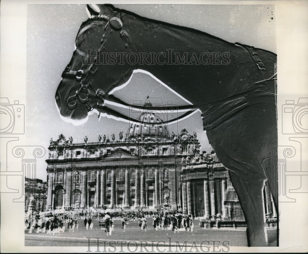 1959 Press Photo Carriage horse near St Peters's Basicilica in Rome