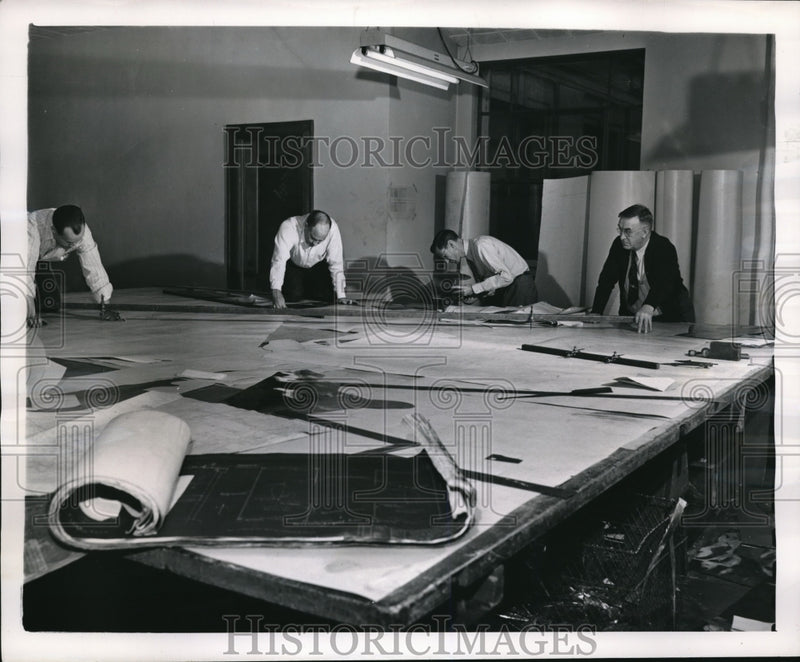 Load image into Gallery viewer, 1948 Press Photo Ind Limestone Company &amp; architects at plant
