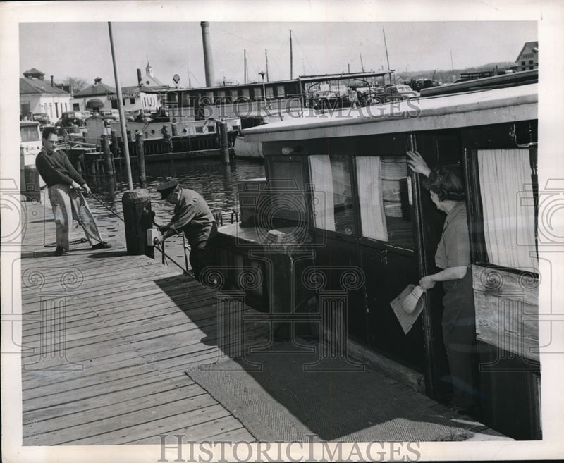 Load image into Gallery viewer, 1947 Press Photo Mr Kise &amp; his boat on Potomac River in DC after a cruise
