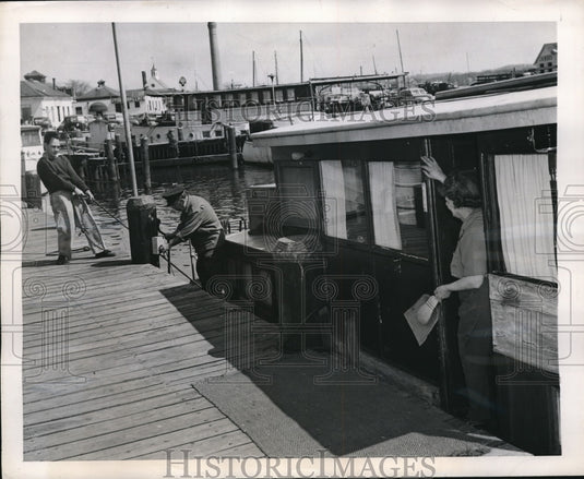 1947 Press Photo Mr Kise & his boat on Potomac River in DC after a cruise