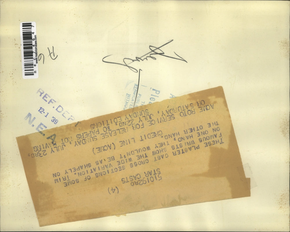 1939 Press Photo Plaster cast sections of famous wrists on display