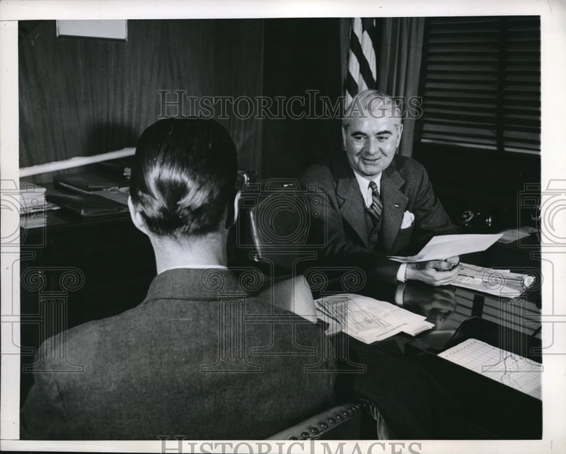 Load image into Gallery viewer, 1944 Press Photo Leo Donovan interviews parolee for job in Chicago
