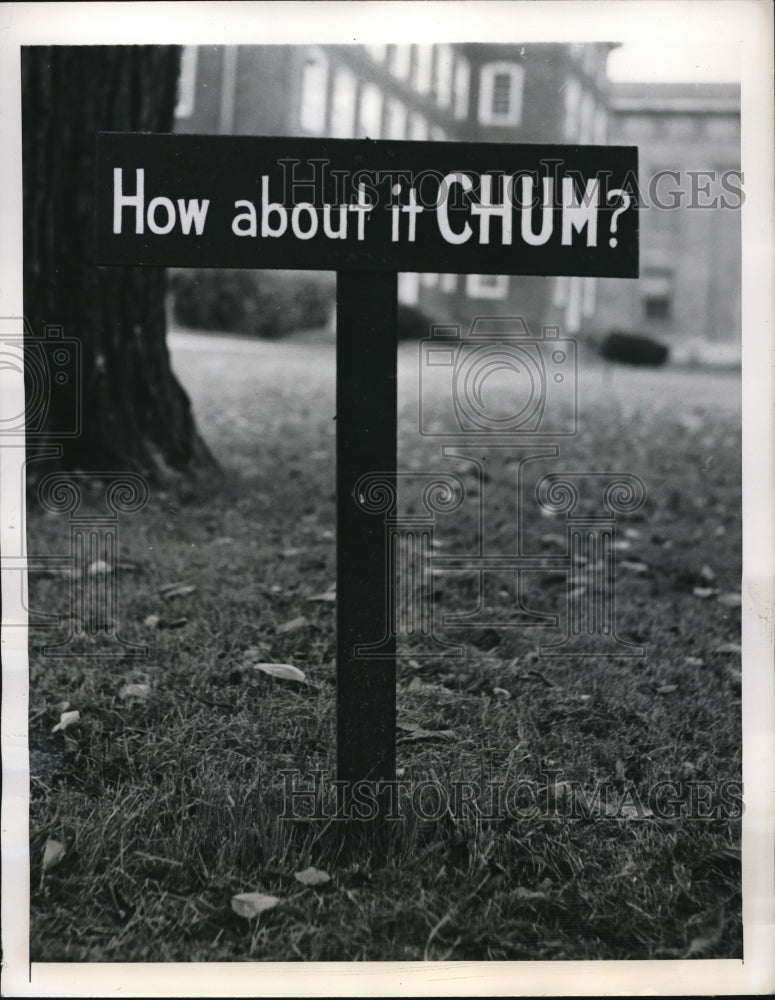 1946 Press Photo Sign appeals to students at a college campus