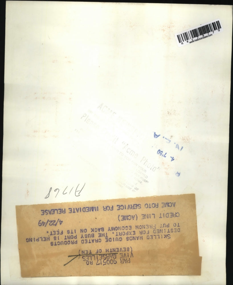 1949 Press Photo Marseilles, France port dock workers unload a ship - nec74779