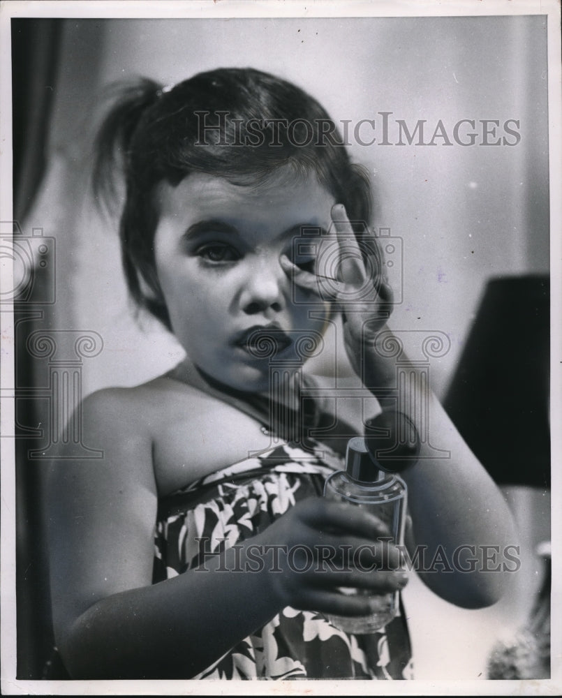 1953 Press Photo Molly McCreary with Bottle of Perfume