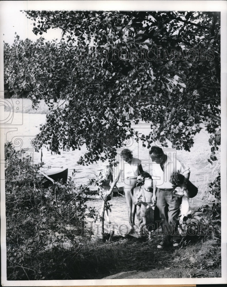 Load image into Gallery viewer, 1959 Press Photo Mr Wisted &amp; family fishing in Sweden
