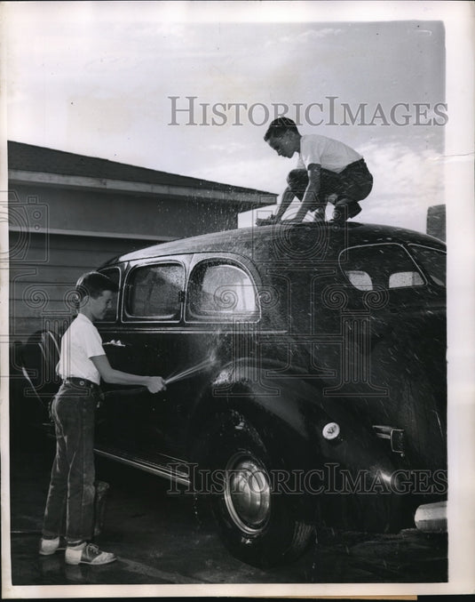 1950 Press Photo Chuck Hunner's sons wash the family Packard auto - nec74848