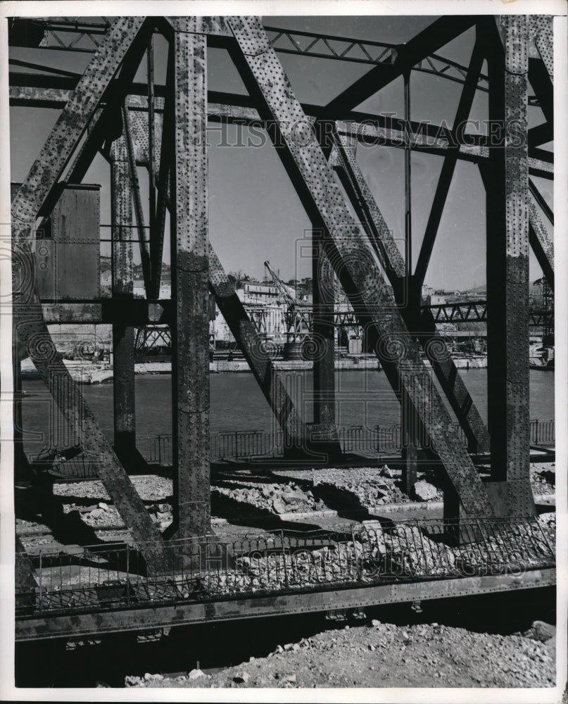 1949 Press Photo Wellman cranes at Marseilles harbor in France, Marshall plan