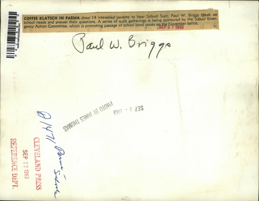 1963 Press Photo Coffee klatsh in Parma, Ohio school supt Paul Briggs speaks