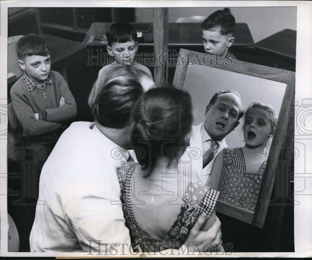 1958 Press Photo Teacher Zimmermann teaches deaf how to speak German school