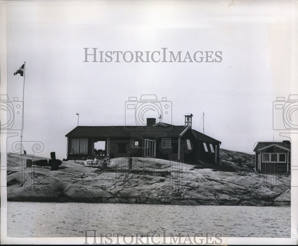 1958 Press Photo House Hideaway of Miss Bergmann and Schmidt