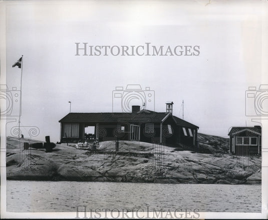 1958 Press Photo House Hideaway of Miss Bergmann and Schmidt