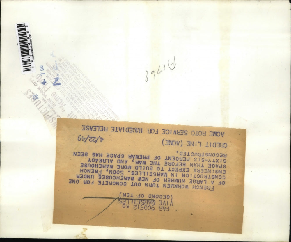 1949 Press Photo French wormen on site at Marseilles warehouses