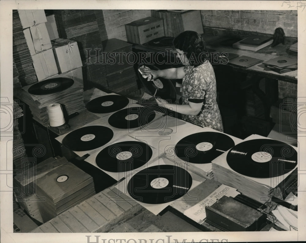 1940 Press Photo Records for use in schools being prepped for shipment