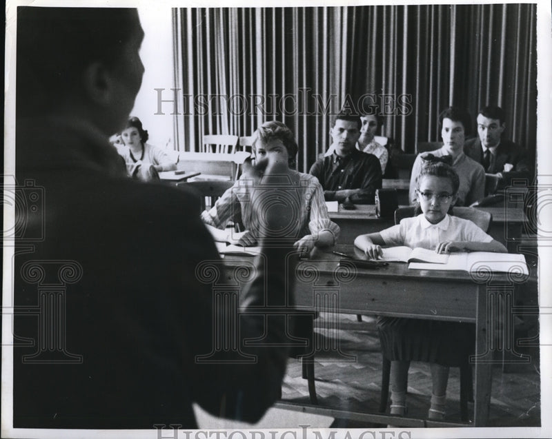 Load image into Gallery viewer, 1959 Press Photo George Bender age 6 at class with college kids at Academy for m
