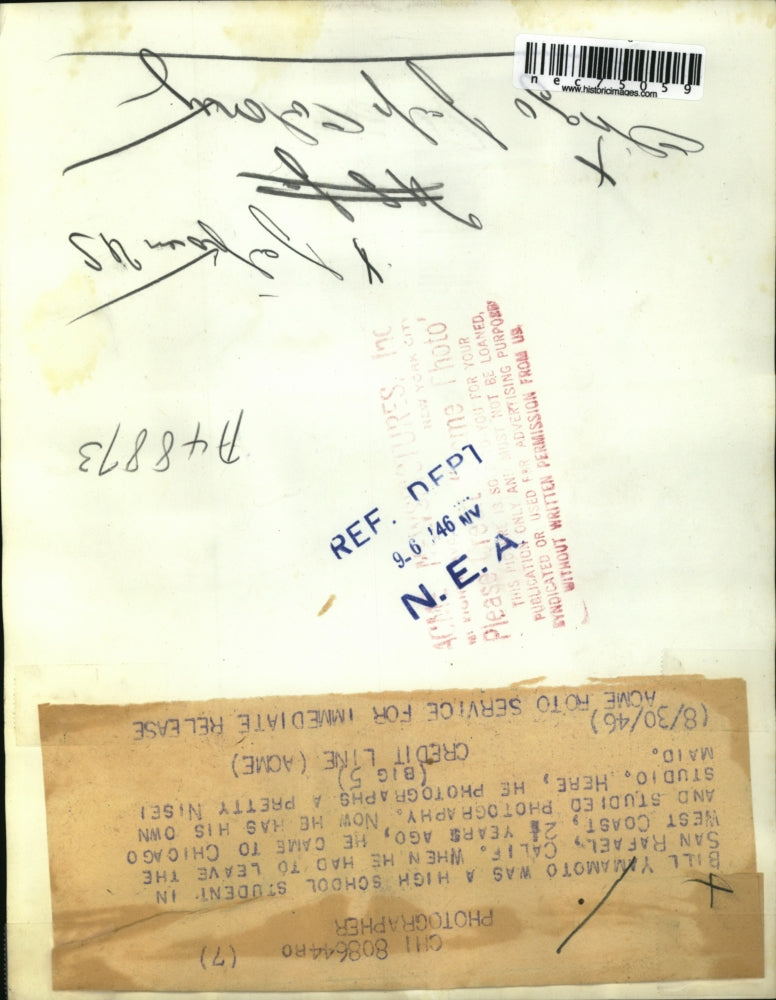 1946 Press Photo Bill Yamamoto as he photograph Nisei maid in his studio