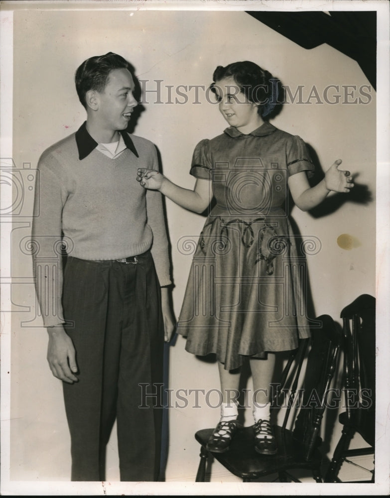 Load image into Gallery viewer, 1952 Press Photo Cleveland fishing King &amp; Queen Rbt Readdance, Jean Rusinko
