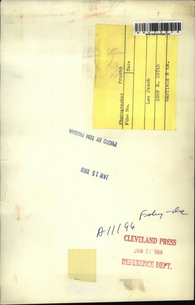 1968 Press Photo Leo Jacob ice fishing at Cleveland, Ohio