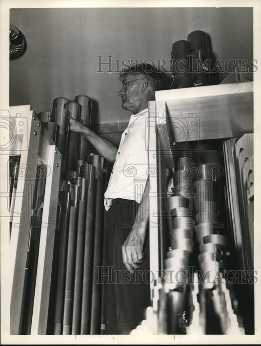 1940 Press Photo JC Kohl at St Lawrence church in Cleveland Ohio