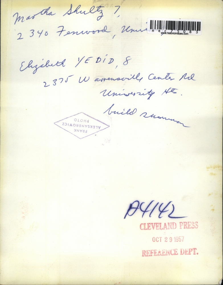 1957 Press Photo Martha Shultz & Elizabeth Yedid build a snowman