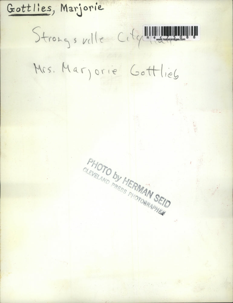 Press Photo Marjorie Gottlies at Strongsville City Hall