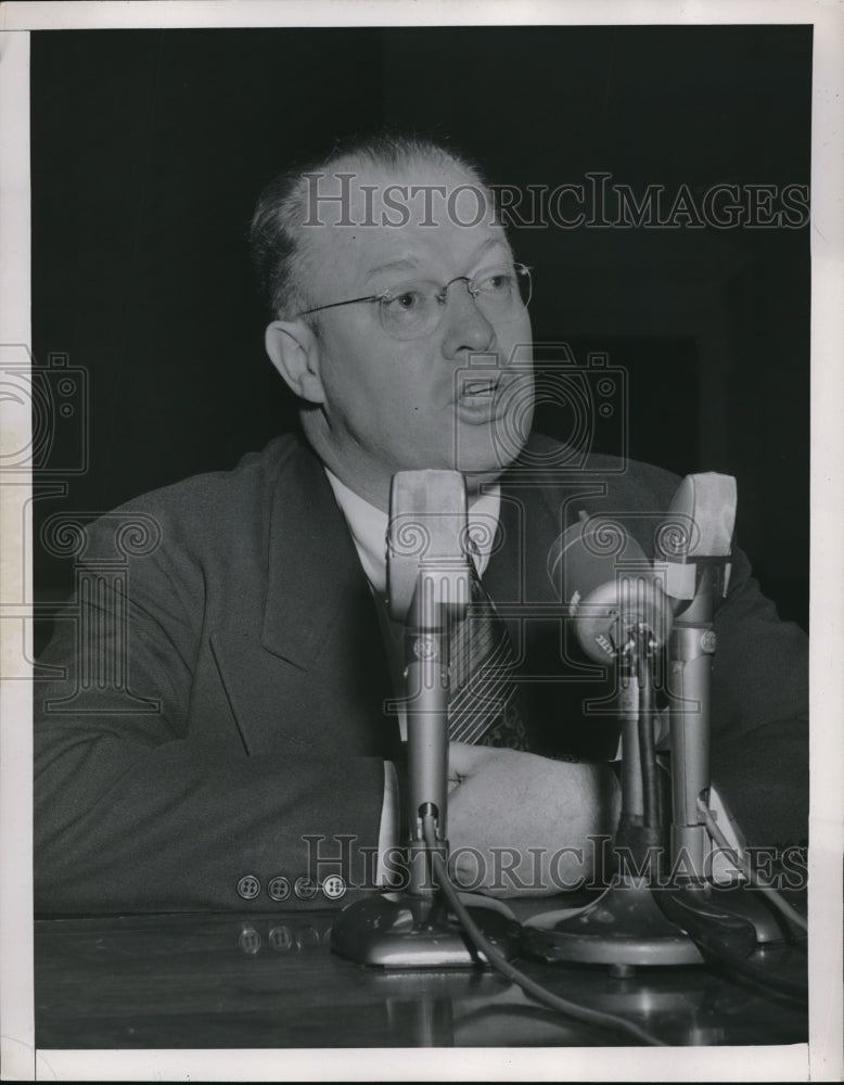 Load image into Gallery viewer, 1951 Press Photo Wash DC Thomas Scanlon suvsr of accounts of Boston IRS
