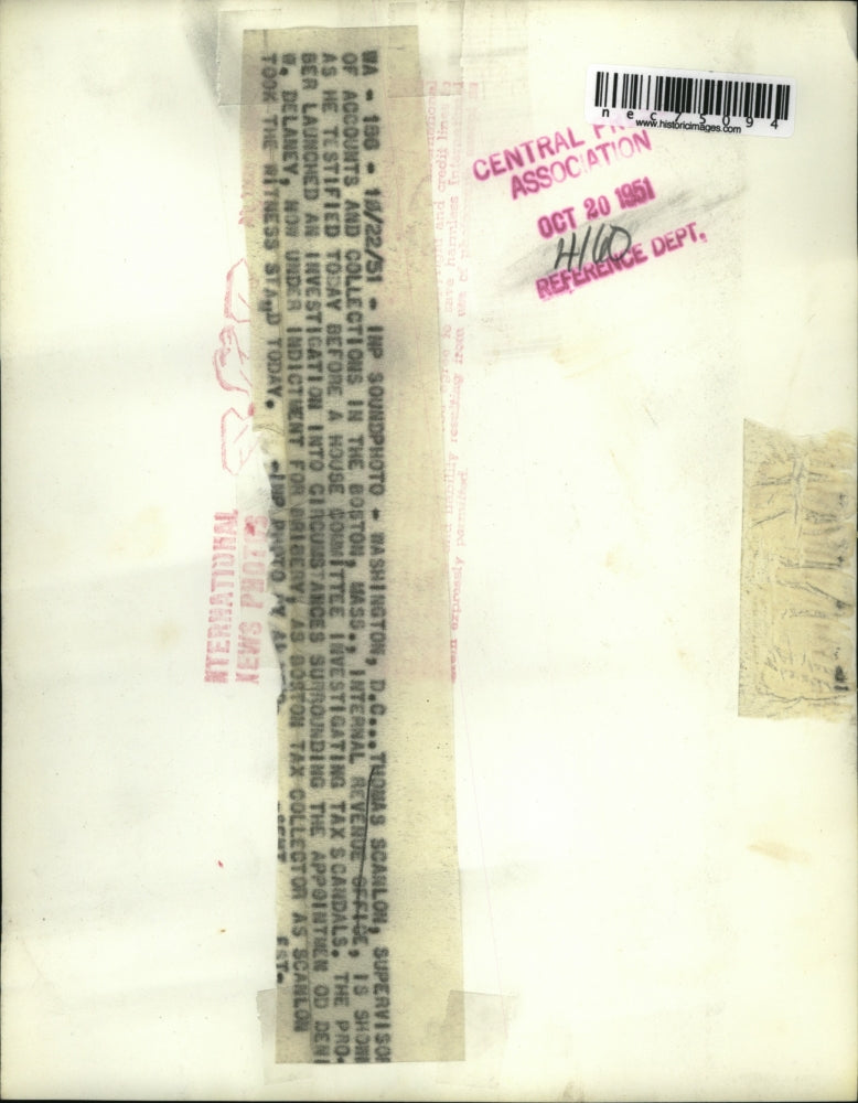 Load image into Gallery viewer, 1951 Press Photo Wash DC Thomas Scanlon suvsr of accounts of Boston IRS
