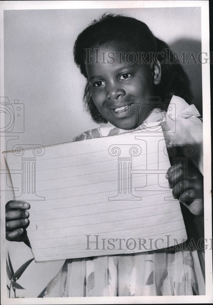 1967 Press Photo Kathleen Mitchell age 8 at Cleveland's Beehive school