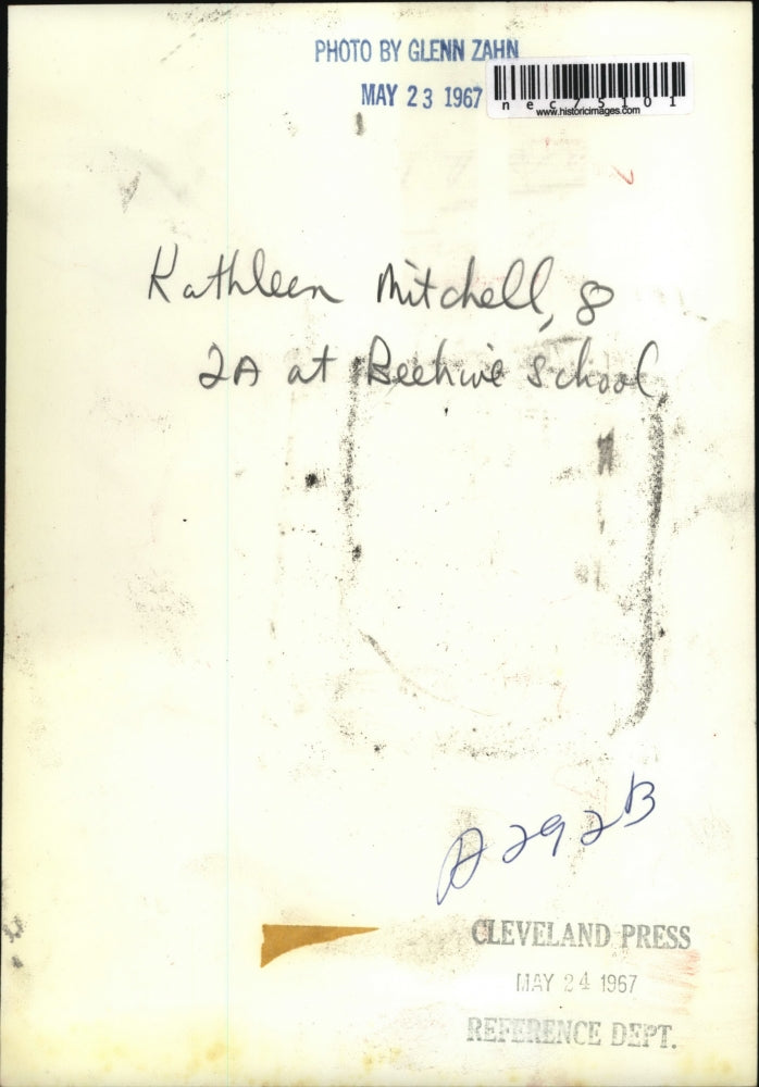 1967 Press Photo Kathleen Mitchell age 8 at Cleveland's Beehive school