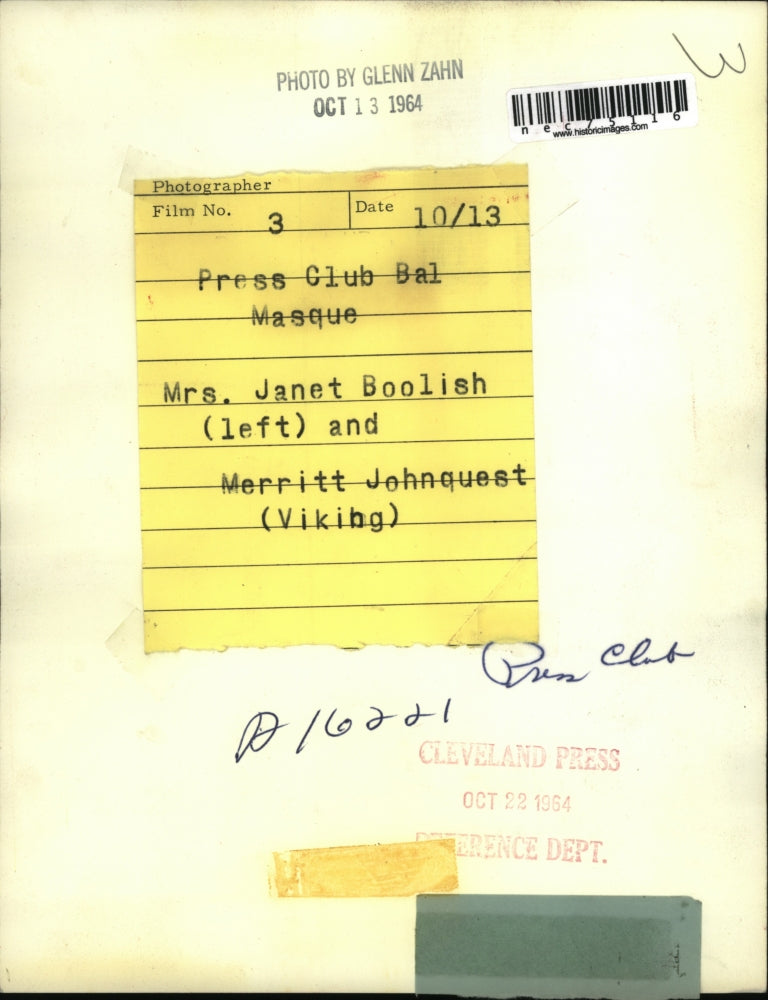 Load image into Gallery viewer, 1964 Press Photo J Boolish , M Johnquest at Press Club Mask Ball
