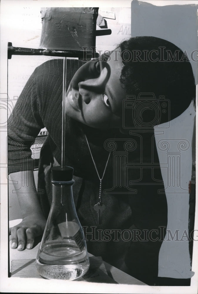 1967 Press Photo Jacqueline Hargrove age 10 at Bolton school in Cleveland, Ohio