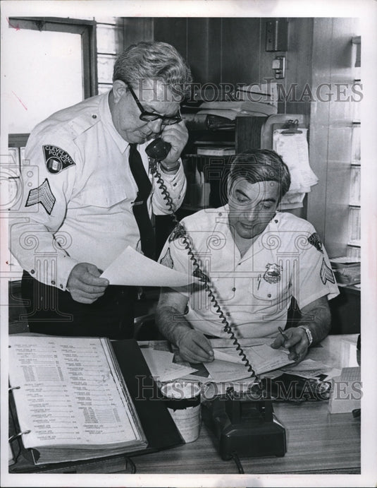 1970 Press Photo Sgt Bernard Schweter & Sgt Sheldon Friedland, police radio