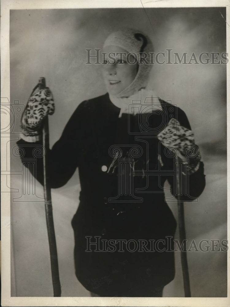 1930 Press Photo Skiing ensemble by Bernard & Co, in wool jersey - nec75173