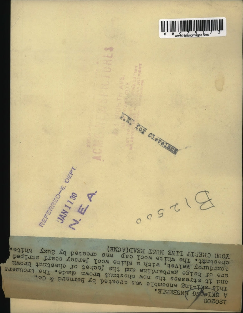 1930 Press Photo Skiing ensemble by Bernard & Co, in wool jersey - nec75173