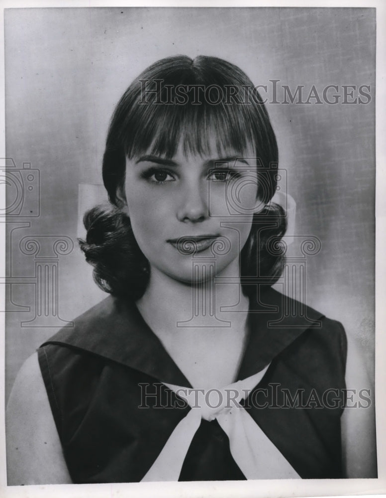 1959 Press Photo New hair styles for teens on a model
