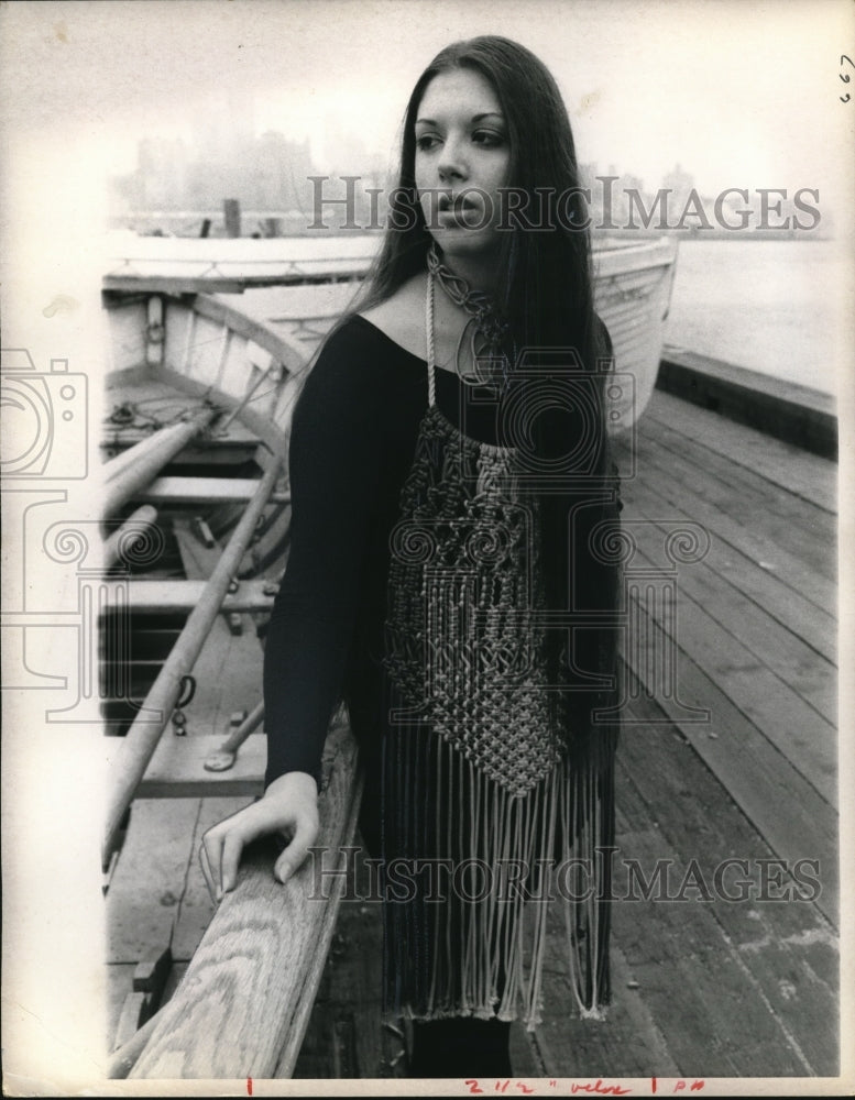 1970 Press Photo Rochelle Howard Wearing Postek Nylon Overdress and Neckband