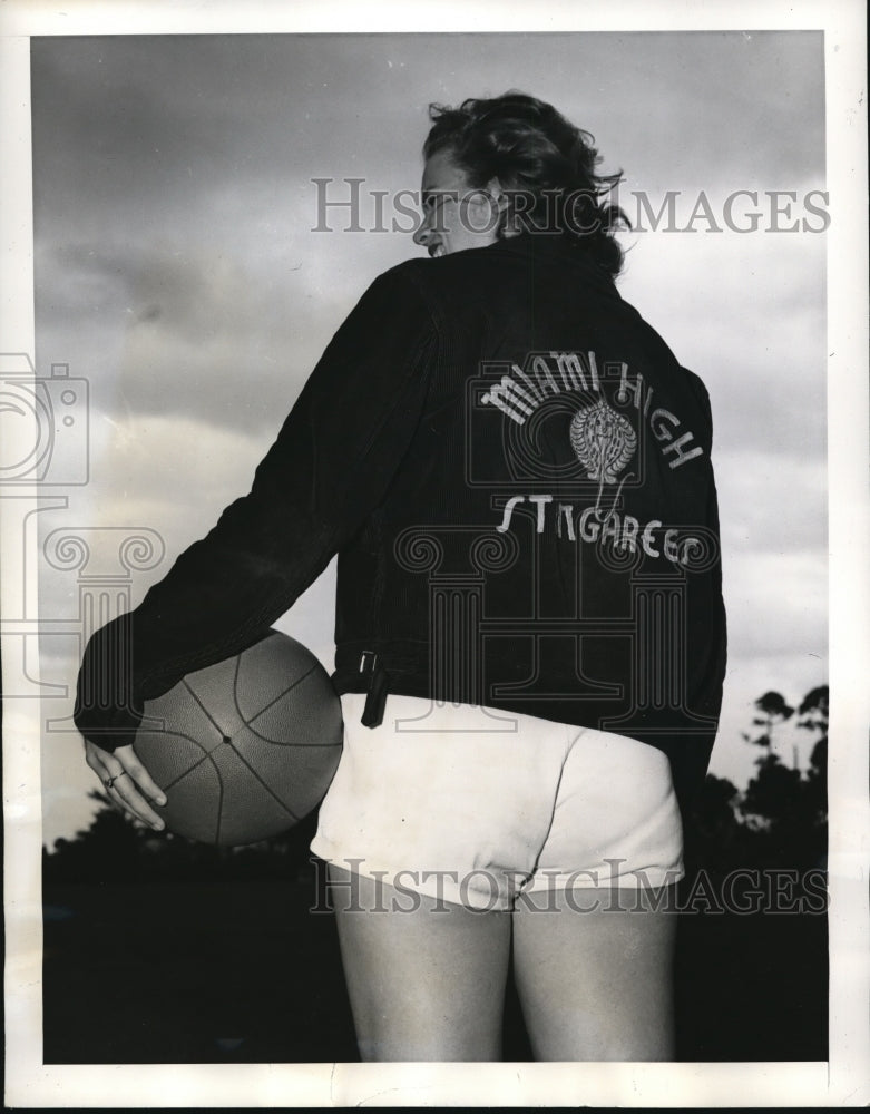 1941 Press Photo Sarah Bennett of Miami High School Stingaree basketball team- Historic Images