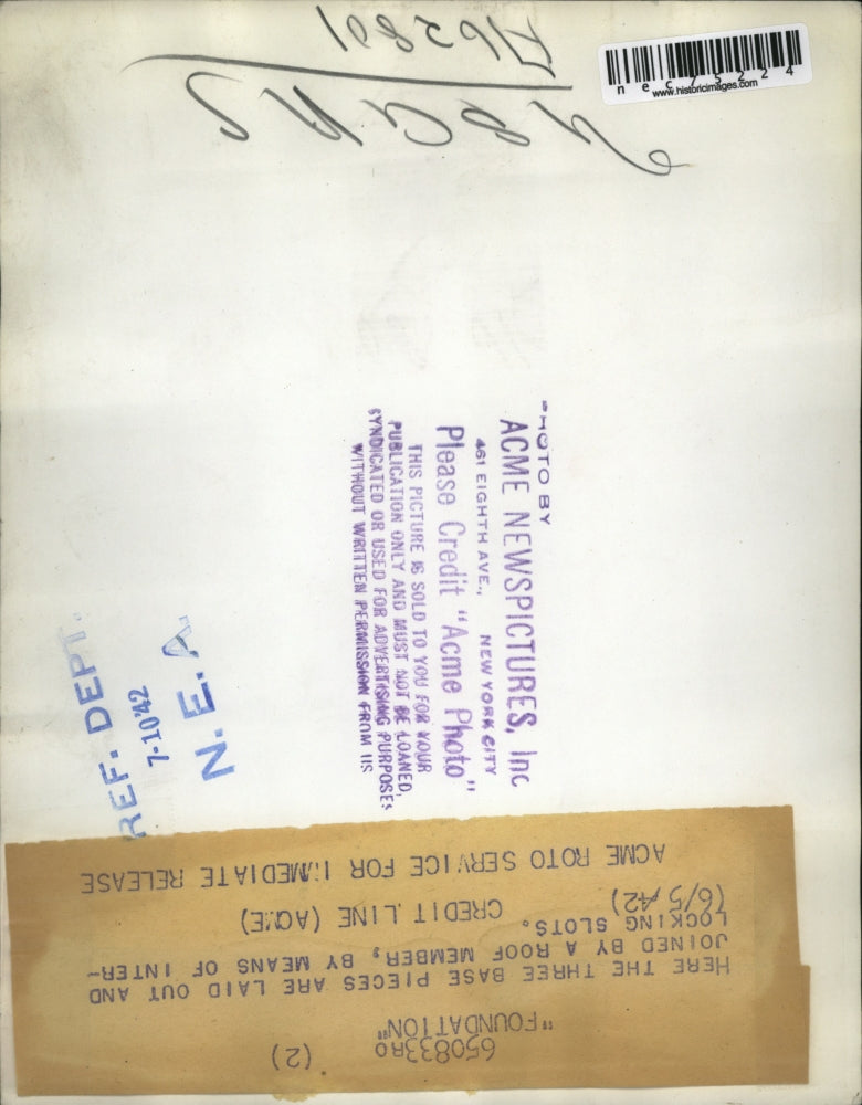 1942 Press Photo 3 base pieces joined by a roof member via interlocking slots